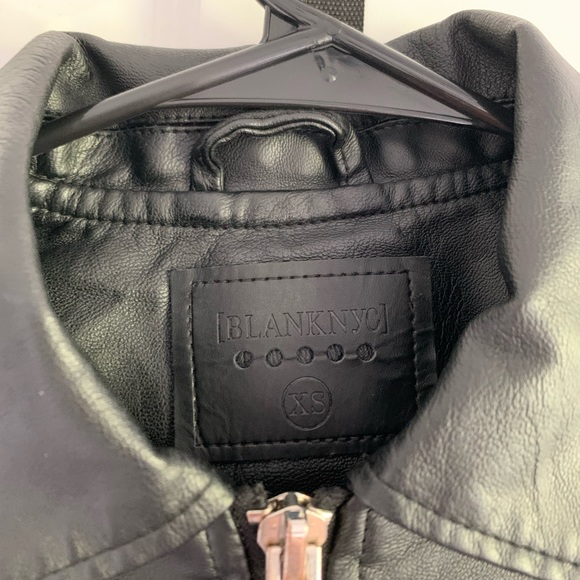 BLACK LEATHER JACKET MEN OR WOMEN - Picture 2 of 2